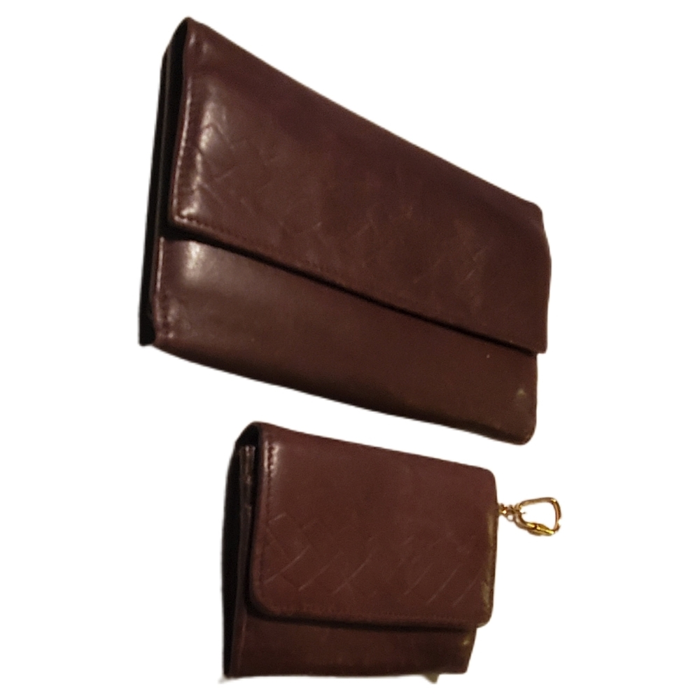 Amanda Smith Genuine Leather Wallets Checkbook. Small. Leather looks Mauve